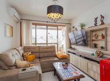 Apartamento · 84m² · 2 Quartos · 1 Vaga · Apartamento de 2 quartos com sacada e vaga de garagem no Petrópolis em Porto Alegre.