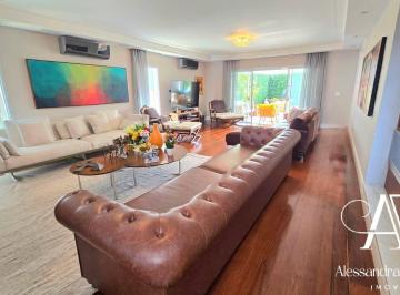 Casa · 361m² · 5 Quartos · 4 Vagas · Condomínio Residencial 11
