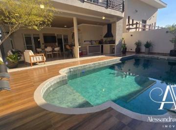 Casa · 360m² · 4 Quartos · 4 Vagas · Casa Reformada - Linda - Opção Mobiliada