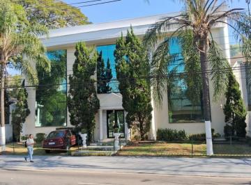 Comercial · 695m² · 11 Quartos · 7 Vagas · Loja na Avenida Brasil, N. 367 • 695 m²