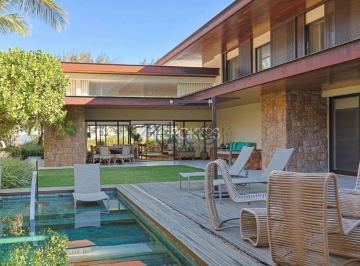 Casa · 1000m² · 4 Quartos · 4 Vagas · Mansão no Condomínio Malibu – Projeto Duda Porto