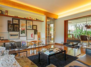 Casa · 450m² · 4 Quartos · 4 Vagas · Casa térrea exclusiva, rodeada pelo verde, em terreno de 1.400 m²