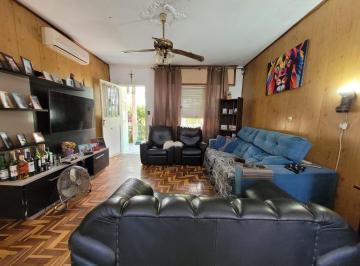 Casa · 140m² · 3 Quartos · 2 Vagas · Casa térrea com garagem no subsolo e anexo