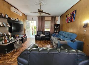 Casa · 140m² · 3 Quartos · 2 Vagas · Casa térrea com garagem no subsolo e anexo