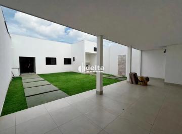 Casa · 250m² · 3 Quartos · 3 Vagas · Casa residencial com 3 quartos sendo 1 suíte disponível para locação no bairro Laranjeiras em Uberlâ