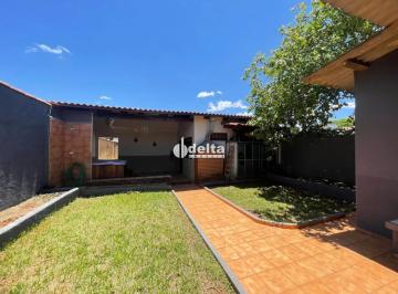 Casa · 400m² · 6 Quartos · 2 Vagas · Casa residencial com 6 quartos disponível para venda no bairro Brasil em Uberlândia-MG