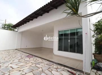 Casa · 320m² · 5 Quartos · 3 Vagas · Casa residencial com 4 suítes disponível para locação e venda no bairro Jardim Karaíba em Uberlândia