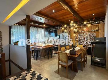 b7fb56cc-4c6f-4410-8beb-978f789567ef.webp · Residência de alto padrão com arquitetura autoral, lazer completo e integração com a natureza
