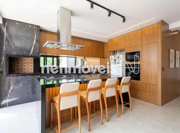 20ed6e55-7b93-4283-bac4-5499416822f5.webp · Casa de Alto Padrão Reformada com Piscina à Venda na QE 56
