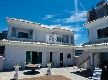 Comercial · 180m² · 3 Quartos · 2 Vagas · Duplex com piscina para fins comerciais no bairro Centro - Balneário Piçarras/SC