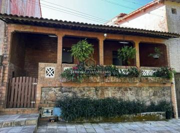 Casa · 140m² · 3 Quartos · Casa aconchegante com deck e churrasqueira a 500 metros do centro de Guaramiranga