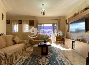 Casa · 254m² · 3 Quartos · 4 Vagas · Casa Assobradada para Venda no VilaTrujillo.