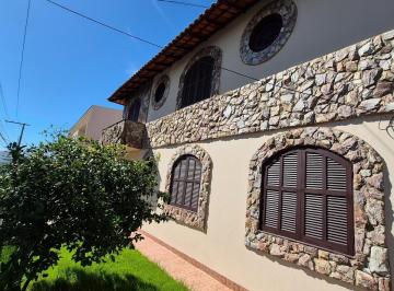 Casa · 208m² · 5 Quartos · 2 Vagas · Casa com 5 Quartos sendo 2 suítes e 2 vagas, São José