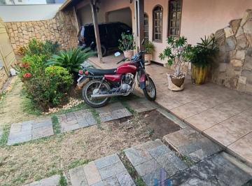 202510281034534651.jpg · Casa para Venda em Belo Horizonte, Tirol, 5 dormitórios, 1 suíte, 2 banheiros, 2 vagas