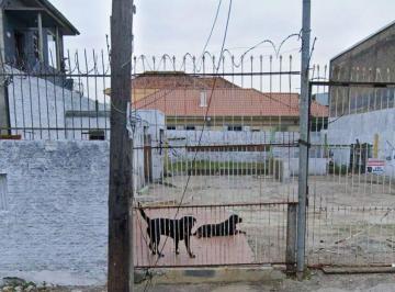 Terreno , Porto Alegre · Sede com patio