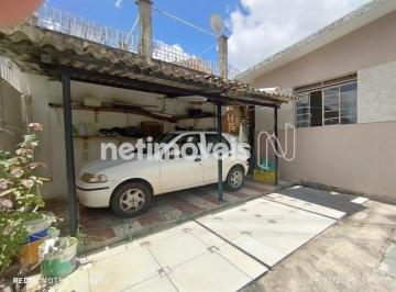 Casa · 300m² · 3 Quartos · 3 Vagas · Casa de lote inteiro com 2 barracões em ótimo ponto no Renascença.