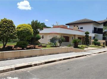 Casa · 600m² · 3 Quartos · "Casa de Luxo em Arujazinho IV: Conforto e Segurança"
