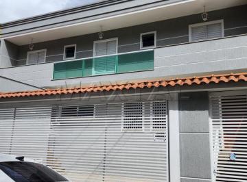 Casa · 137m² · 3 Quartos · 3 Vagas · Sobrado à venda na Vila Medeiros de 137m², com 3 suítes e 3 vagas.