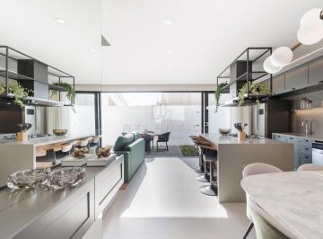 Casa · 226m² · 3 Quartos · 2 Vagas · CASA DECORADA NO GUABIROTUBA