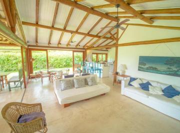 Casa · 200m² · 3 Quartos · 5 Vagas · Casa Térrea à Venda em Condomínio na Praia Dura - Ubatuba/SP.