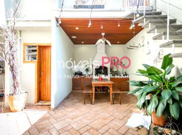 Casa · 201m² · 4 Quartos · 2 Vagas · Linda casa em rua fechada com guarita no Campo Belo
