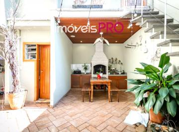 Casa · 201m² · 4 Quartos · 2 Vagas · Linda casa em rua fechada com guarita no Campo Belo