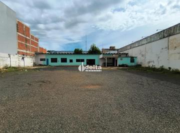 Comercial · 360m² · 1 Vaga · Imóvel comercial disponível para locação no bairro Umuarama em Uberlândia-MG.
