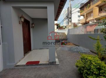 Casa · 174m² · 6 Quartos · 2 Vagas · Casa à venda em Itaúna (Centro) - 6 Quartos, 174 m² Úteis