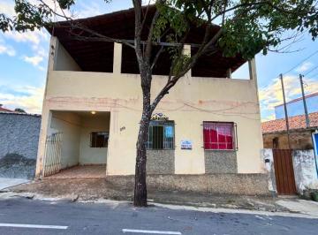 Casa · 220m² · 4 Quartos · 1 Vaga · Casa á venda, Centro - Passa Tempo/MG.