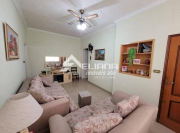 Casa · 230m² · Imóvel na Rua Piauí com salão comercial + duas residências