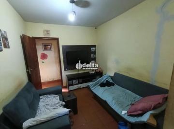 Casa · 360m² · 3 Quartos · 6 Vagas · Casa com 3 quartos sendo 1 suíte disponível para venda no bairro Pacaembu em Uberlândia-MG