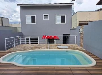 Casa · 135m² · 3 Quartos · 2 Vagas · Sobrado Impecável no Villa Branca: Conforto, Lazer Completo e Piscina com Sol o Dia Todo!