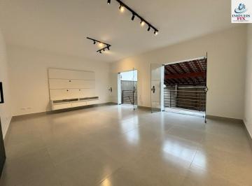 Casa · 210m² · 3 Quartos · 2 Vagas · Casa à Venda no Centro de Jundiaí – 3 Dormitórios, Suíte e Potencial Comercial | De R$ 1,1 Mi por R$