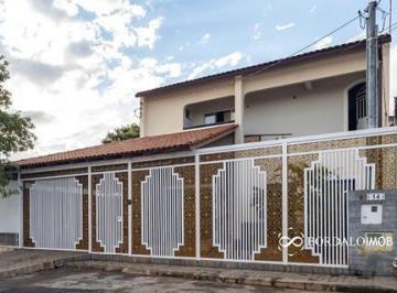 152578_4936580b-e97b-4d98-80b8-89bf6469f2b6_lg.jpg · QE 34 - Casa de Andar com 4 Quartos Ampla e Aconchegante Aceita Financiamento 