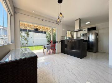 Casa · 164m² · 3 Quartos · 2 Vagas · Casa Exclusiva no Condomínio Palm Hills !!!