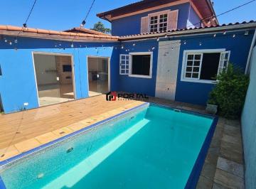 Casa · 330m² · 4 Quartos · 4 Vagas · Linda casa em condomínio fechado com clube completo e portaria 24 horas!!