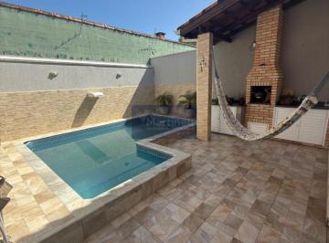 Foto 01 · Casa à venda em Itanhaém-SP, Jardim Suarão: 2 quartos, 1 suíte, 3 vagas, 80m²! Aproveite!