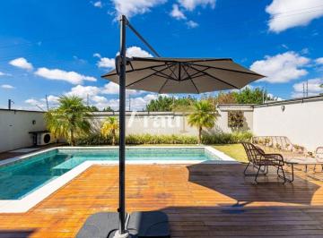Casa de 3 quartos, Curitiba · Alta Vista - Casa em condomínio com Piscina - 3 suítes