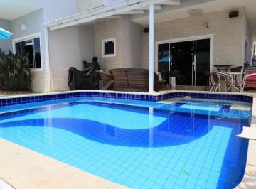 Foto 01 · Casa de alto padrão a venda em Penha, poucos passos do mar com piscina