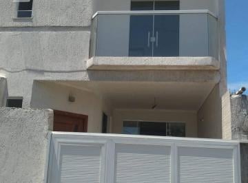 Casa · 2 Quartos · 1 Vaga · Vendo casa duplex, em São Pedro da Aldeia - RJ.