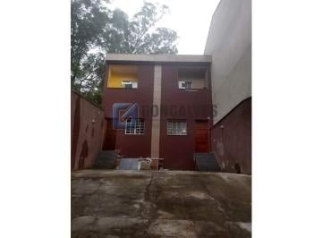 A (21) · Sobrado 3 dormitórios sendo 1 suite, 110 mts² no Jardim Las Vegas em Santo André.