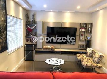 Casa · 313m² · 3 Quartos · 3 Vagas · Sobrado Residencial com 3 Suítes, 3 Vagas e Localização Privilegiada em Vila Scarpelli, Santo André