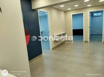 Comercial · 74m² · 2 Vagas · Sala Comercial à Venda em Santo André (Centro) – 74 m², 2 Vagas e 2 Banheiros