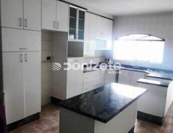Casa · 249m² · 4 Quartos · 2 Vagas · Sobrado residencial à venda em Vila São Pedro, Santo André — 4 quartos, 2 vagas