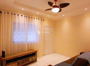 Casa · 100m² · 2 Quartos · 2 Vagas · Casa à venda em Pindamonhangaba, Mombaça, com 2 quartos, com 100 m²