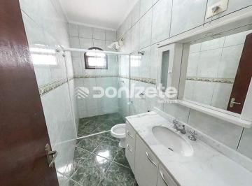 Casa · 254m² · 3 Quartos · 2 Vagas · Sobrado à Venda em Vila Helena, Santo André – 3 Quartos + 1 Suíte, Financiamento