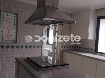 Apartamento · 266m² · 3 Quartos · 3 Vagas · Apartamento residencial de 266 m² com 3 quartos (2 suítes) no Centro de Santo André