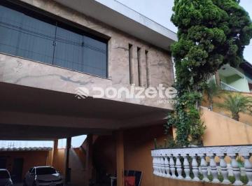 Casa · 268m² · 3 Quartos · 7 Vagas · Casa à Venda em Jardim do Estádio, Santo André – 268m² Internos, 250m² de Terreno, 3 Quartos, 7 Vaga