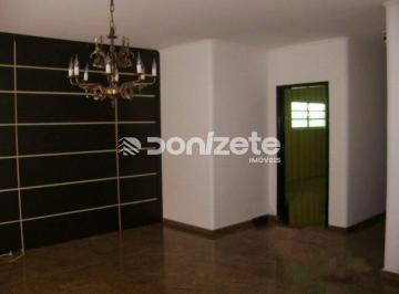 Casa · 201m² · 3 Quartos · 5 Vagas · Casa residencial com 3 quartos, 5 vagas e amplo terreno em Jardim São Caetano