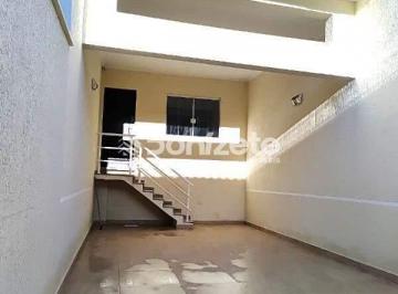 Casa · 220m² · 3 Quartos · 4 Vagas · Sobrado Residencial com 3 suítes no Campestre, Santo André – Financia e aceita permuta